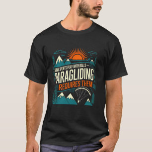 Vissa sporter spelar med bollar paragliding kräver t shirt
