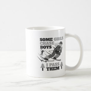 Vissa tjejer jagar pojkar jag pussar dem rolig ski kaffemugg