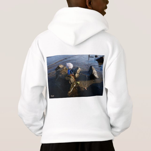 Vissende Fubby op een steen. T Shirt (Baksida)