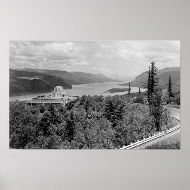 Vista House & Krona Point on Columbia River Poster (Framsidan)