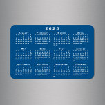 Vit 2025-kalender - blå bakgrundsmall magnet<br><div class="desc">Vit kalender för 2025 läggs ovanpå en blå bakgrundsmall på den här flexibla magneten på 4" x 6". Du kan lägga till en egen bakgrundsbild i sidlisten om du vill. Om du bara vill ha en annan bakgrund i färg trycker du på "Redigera med Design Verktyg", markerar turkobakgrunden och klickar...</div>