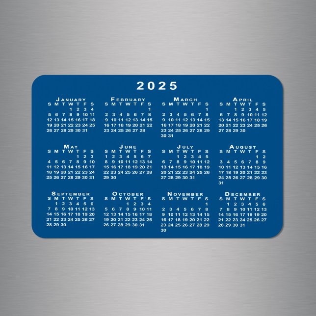 Vit 2025-kalender - blå bakgrundsmall magnet (White 2025 Calendar Blue Background Template Magnet in situ)