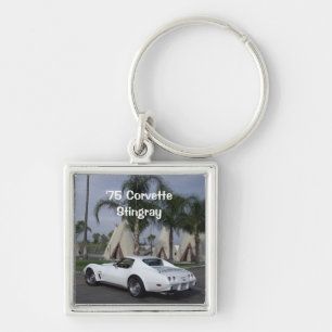 Vit '75 Corvette Stingray Keychain Fyrkantig Silverfärgad Nyckelring