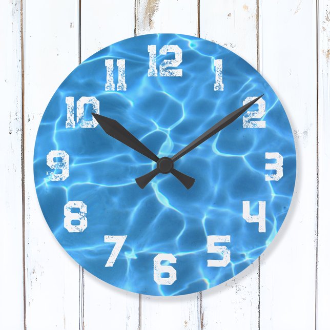 Vit atletisk grunge siffror blå simbassäng stor klocka (Swimming Team Wall Clock)
