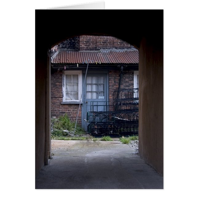 Vit bakom krabbdörren hälsningskort (Framsidan)