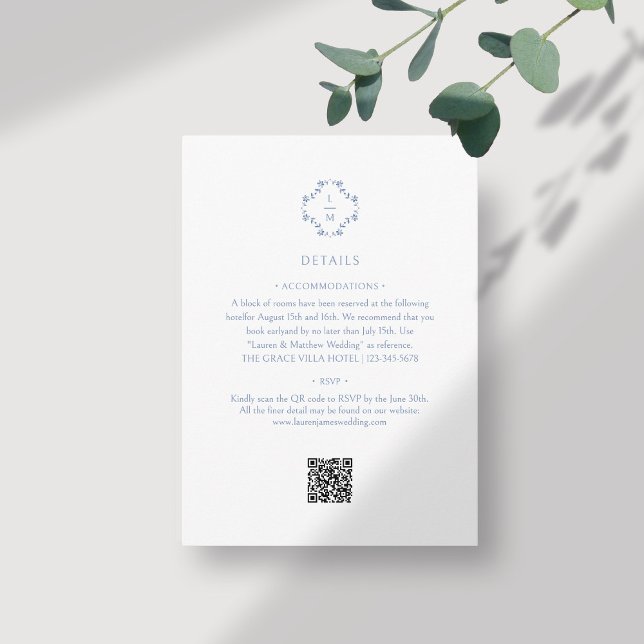 Vit + blå | Blommigt Monogrammed QR-kod Bröllop Tilläggskort (Skapare uppladdad)