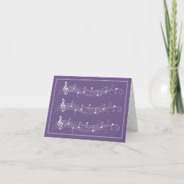 Vit bläddrad musik bemannar på lilor noterar kort