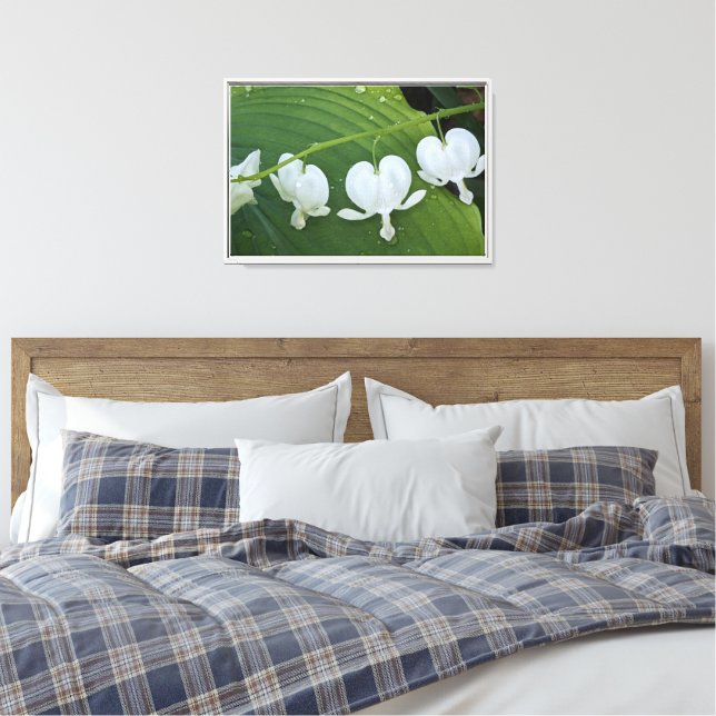 Vit blödning Hjärtat Blommigt Canvastryck (Insitu (sovrum))