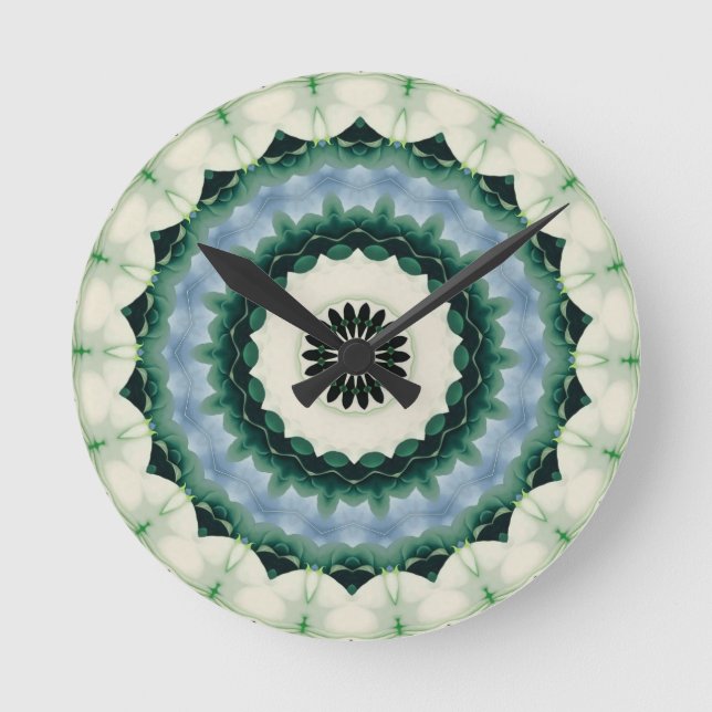Vit blomma och ceruleanblå mandala rund klocka (Framsida)