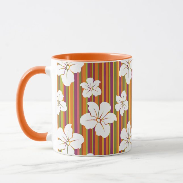 Vit blommar på en randig bakgrund mugg (Vänster)