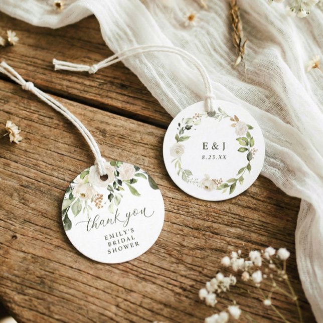 Vit Blommig Grönska Bröllopsdusch Rund Gåvor Etiketter (Bridal shower favor tags - white floral greenery thank you tags for bridal showers)