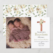 Vit blommigt med två syskon-baptismfoto