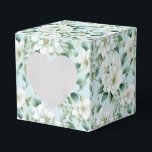 Vit Blommigt Party Treat Box Presentaskar<br><div class="desc">Parti-förmånslådan visas med en underbar vit blommigt. Anpassa det här objektet eller köp som det är. Tips! Lägg till dina underbara behandlingar och lägg till lite festligt band. Licensierad bild</div>