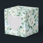 Vit Blommigt Party Treat Box Presentaskar<br><div class="desc">Parti-förmånslådan visas med en underbar vit blommigt. Anpassa det här objektet eller köp som det är. Tips! Lägg till dina underbara behandlingar och lägg till lite festligt band. Licensierad bild</div>