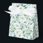 Vit Blommigt Party Treat Box Presentaskar<br><div class="desc">Parti-förmånslådan visas med en underbar vit blommigt. Anpassa det här objektet eller köp som det är. Tips! Lägg till dina underbara behandlingar och lägg till lite festligt band. Licensierad bild</div>