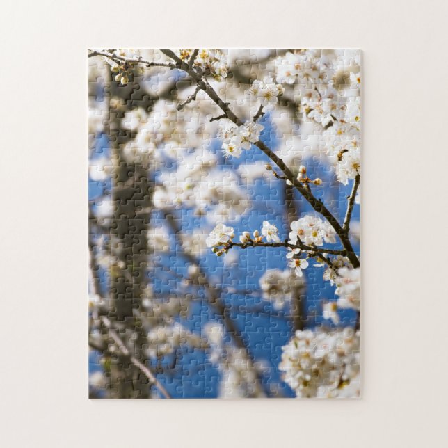 Vit blomning blå himmel bakgrund pussel (Vertikal)