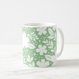 Vit blomsterdesign på mjuk grön bakgrund kaffemugg