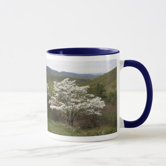 Vit blomstrar på horisontdrev mugg (Höger)