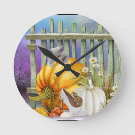 Vit Borttappad i Pumpkin Patch är en kollage Rund Klocka