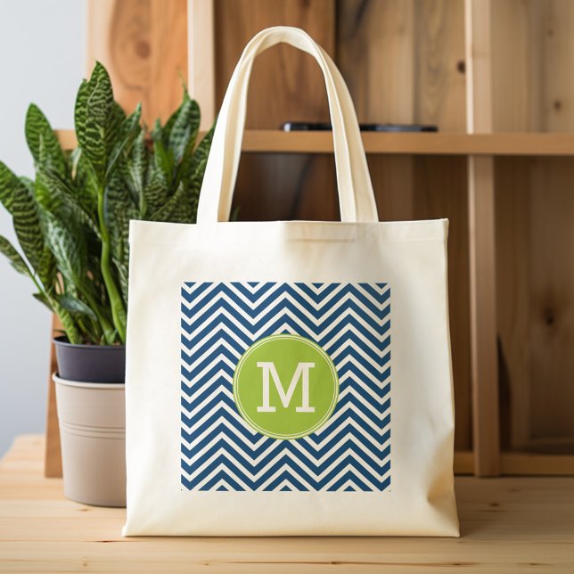 Vit Chevron Mönster med Grönt Monogram Tygkasse (Personalized tote bag with  monogram)