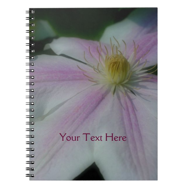 Vit Clematis-blommans Personlig Anteckningsbok Med Spiral (Framsidan)