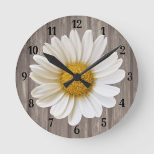Vit Daisy Blommor på Grått Wood Round Clock Rund Klocka