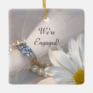 Vit Daisy Elegance Vi är engagerade Julgransprydnad Keramik