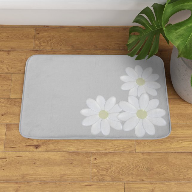 Vit Daisy Flower Trio Silver Grått Badrumsmatta (A soft gray daisy bath mat just for you. Available on 3 sizes - small, medium and large.)