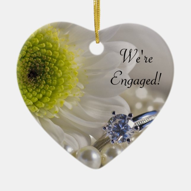 Vit Daisy och Diamond Ring Vi är engagerade Julgransprydnad Keramik (Framsidan)