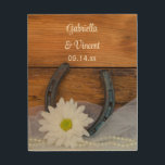 Vit Daisy och Land Westerna Bröllop Trätavla<br><div class="desc">Anpassa den charmerande Vita Daisyn och Horseshoe Land Westerna Bröllop Trätavla med det personliga namnen av bruden och brudgummen och det specifika giftermål-ceremonin. Den här shabby chic-anpassningsbarna är ett tema för hästträ av typen canvas bröllop keepsaké med en blommigt av en vit blommar av daisy, rostbildande horseshoe, pärlhalshalsband och vit...</div>
