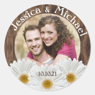 Vit Daisy Rustic Wood Photo Bröllop Spara Datum Runt Klistermärke
