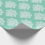 Vit Damm i Aqua Mönster Presentpapper<br><div class="desc">En vackert feminin vit damm över akvatisk bakgrund.</div>