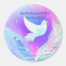 Vit duva med Rosa och blå fjädrar