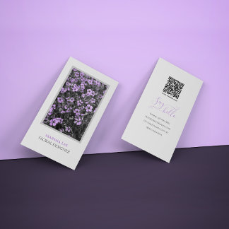 Vit elegant blomsterkort med QR-kod Visitkort