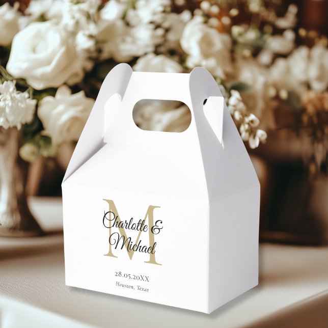Vit Elegant Monogram Bröllop Presentaskar (White Elegant Monogram Wedding Favor Boxes, white, beige, gold, with your name and date.)