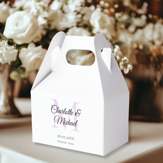 Vit Elegant Monogram Bröllop Presentaskar (White Elegant Monogram Wedding Favor Boxes, white, purple, with your name and date.)