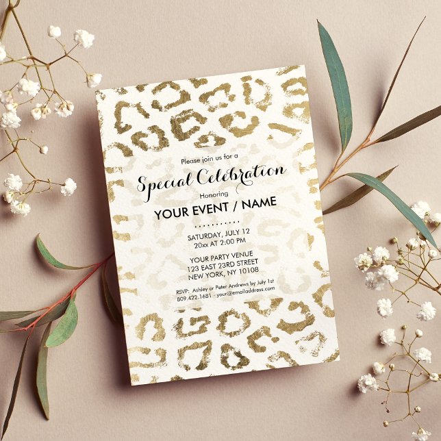 Vit enkel chic faux guld modern djurskrift inbjudningar (White simple chic faux gold modern animal print )