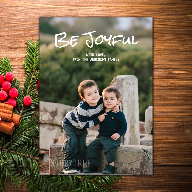 Vit, enkelt skript, Glatt, fotoplatt kort (White Simple Script Be Joyful Holiday Photo Card)