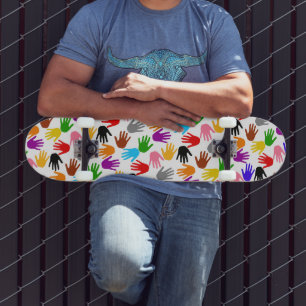 Vit färgrik handavtrycksmönsterdesign mini skateboard bräda 18,5 cm