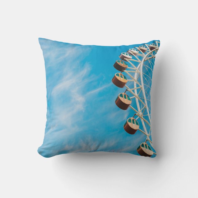 Vit färja under himlar på morgonen kudde (Framsida)