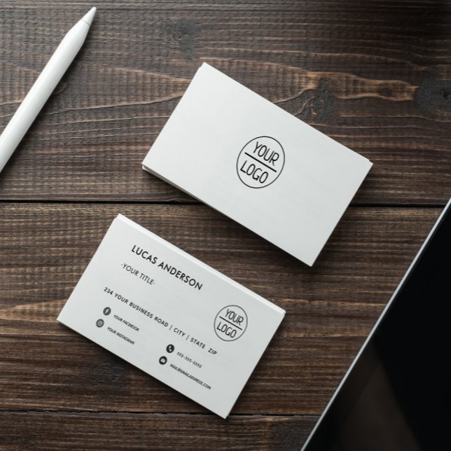 Vit feminininskript anpassningsbar logotyp social  visitkort (Skapare uppladdad)