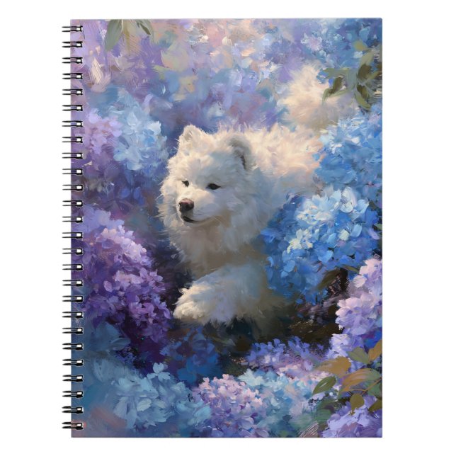 Vit fluffy-Hund i Hydrangea Garden Notebook Anteckningsbok (Framsidan)