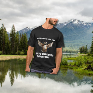 Vit gassparv med öppen vingar t shirt