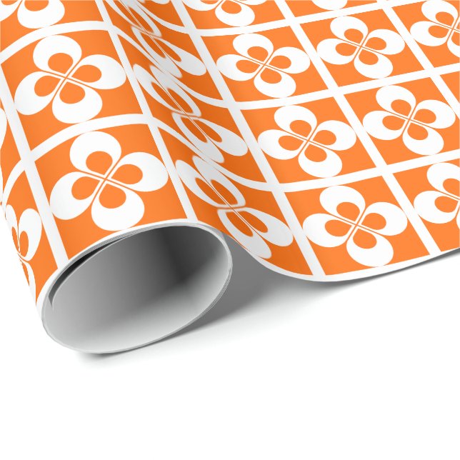 Vit geometrisk blomma på orange presentpapper (Rullad Hörn)