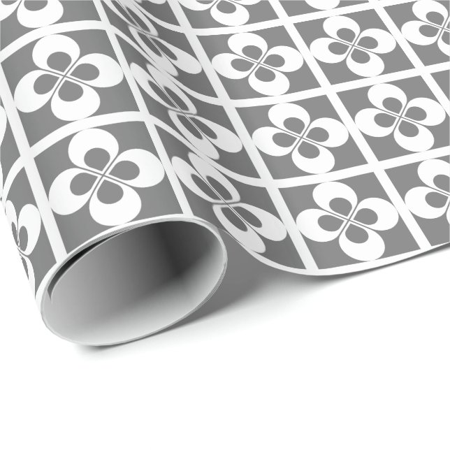Vit geometrisk Blommigt på Grått Presentpapper (Rullad Hörn)