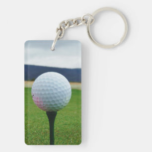 vit Golf Boll på en golfbana i bergsområden