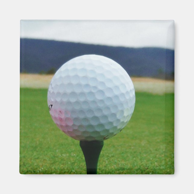 vit Golf Boll på en golfbana i bergsområden Magnet (Framsidan)