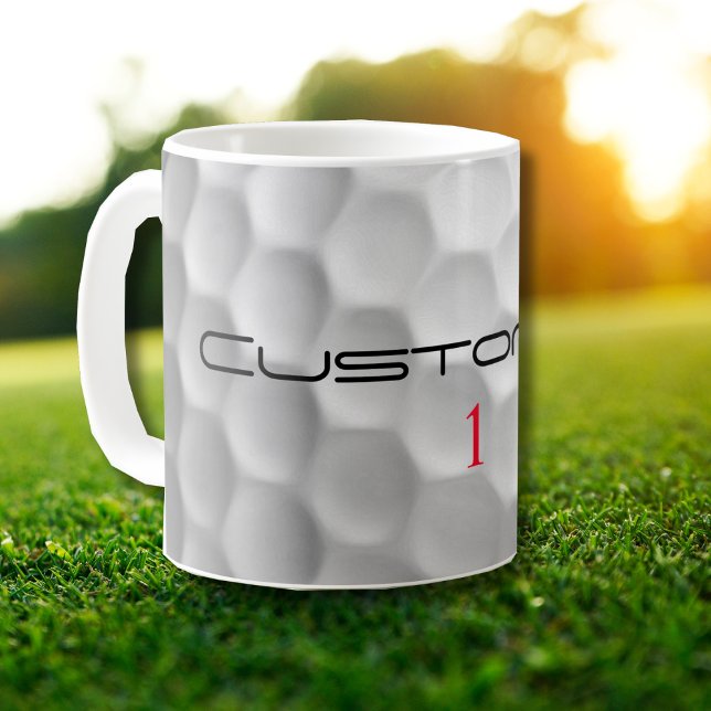 Vit golfboll med gropig textur och anpassat namn o kaffemugg (Skapare uppladdad)