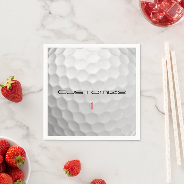 Vit golfboll med gropig textur och anpassat namn o pappersservett (Insitu)