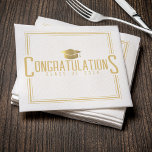 Vit & Guld Grattis till examen Pappersservett<br><div class="desc">Vita och gyllene gratulationsservetter för en examensfest. Designen har en trippel fyrkantig kant,  examenshatt och anpassningsbar text för examensår. Anpassa den med ditt årskurs. Lämplig för alla typer av examina: gymnasieskola,  högskola / universitet,  sjuksköterska,  etc.</div>